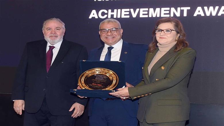 مركز كمال أدهم للصحافة التليفزيونية والرقمية يكرم الكاتب الصحفي والإعلامي سمير عمر بحفل تخريج دفعة 2025/2026