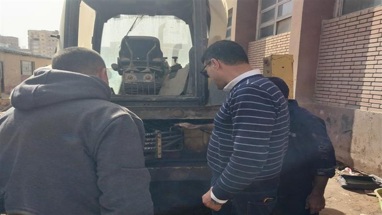 رئيس مياه القليوبية يتابع أعمال ورشة صيانة المعدات والسيارات ويوجه بسرعة إنجاز الإصلاحات