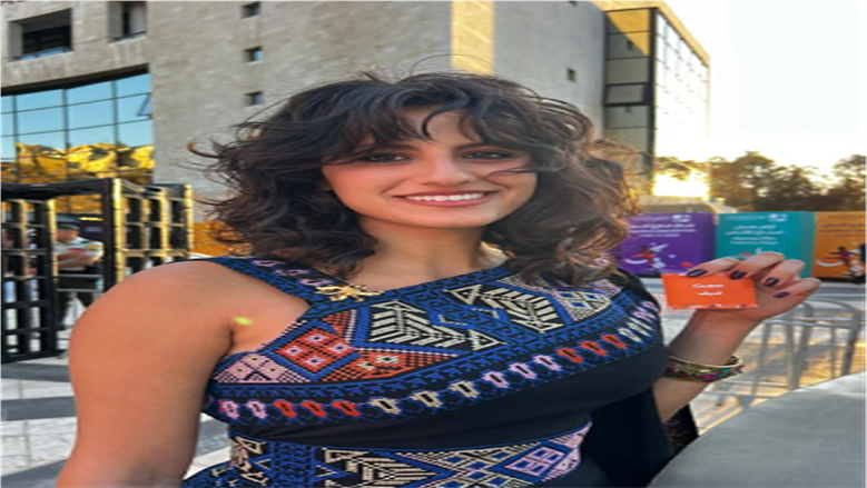 كيرا يغنم