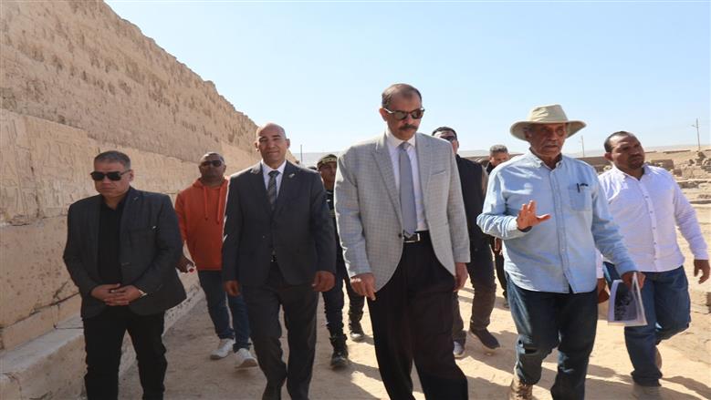 محافظ سوهاج يتفقد عددا من مشروعات الرصف والخدمات العامة