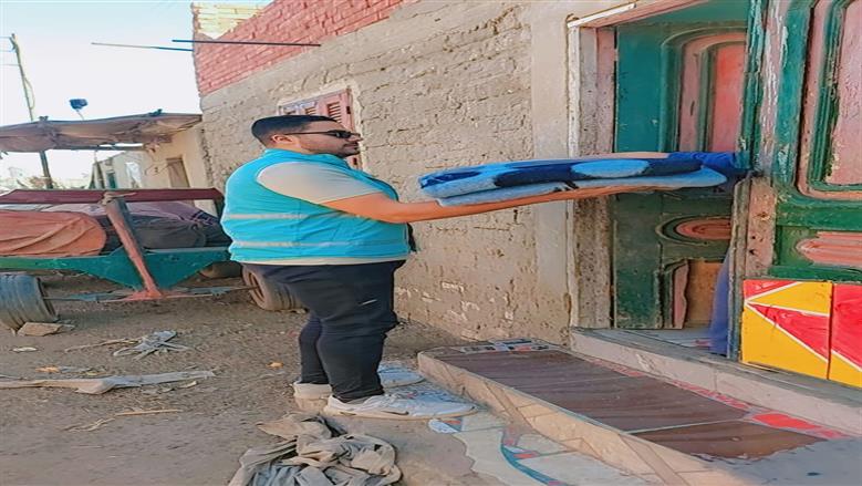 عضو «التحالف الوطني» تكثف جهودها في مبادرة «صناع الدفا» لتوزيع البطاطين 