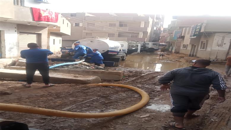 رئيس «مياه الفيوم» يترأس فرق العمل لحل أزمة انسداد مصرف غيط العلوي بسنورس