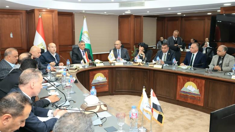 محافظ الجيزة يعقد لقاءً موسعًا مع أعضاء «النواب والشيوخ» لبحث مشكلات المواطنين