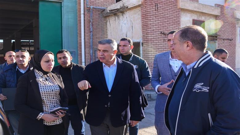 محافظ الإسكندرية: إنشاء سوق حضاري جديد في المنشية ومواجهة الأسواق العشوائية