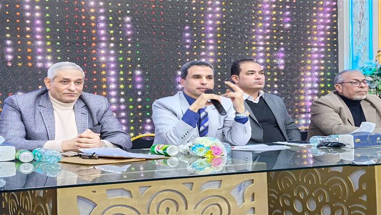 وكيل «تعليم كفر الشيخ» يعقد اجتماعا مع رؤساء اللجان استعدادا للامتحانات
