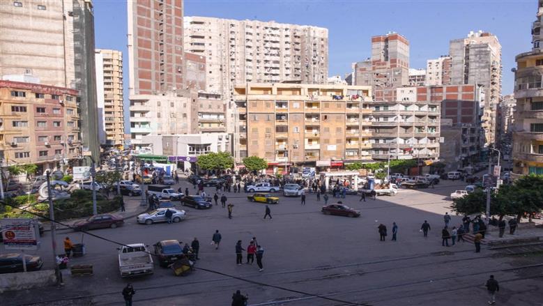 محافظ الإسكندرية خلال جولته