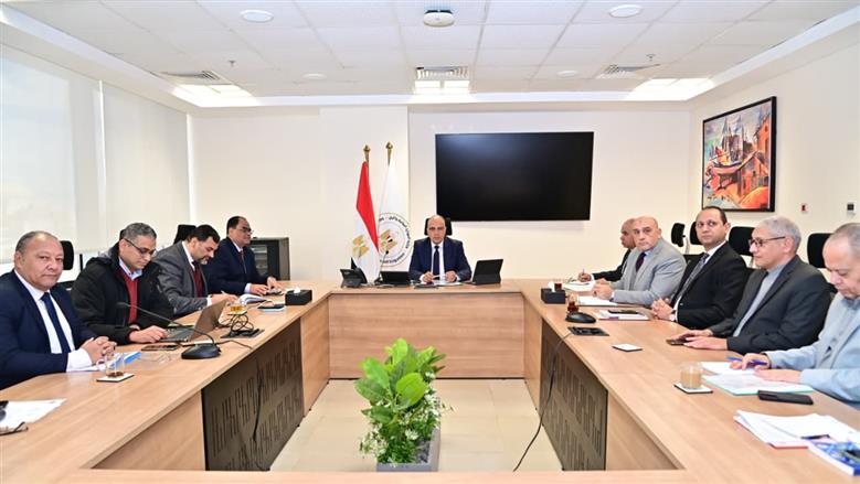«الري» تزيل 7 حالات بناء مخالف متعارضة مع مسار ممشى أهل مصر بمنيل شيحة