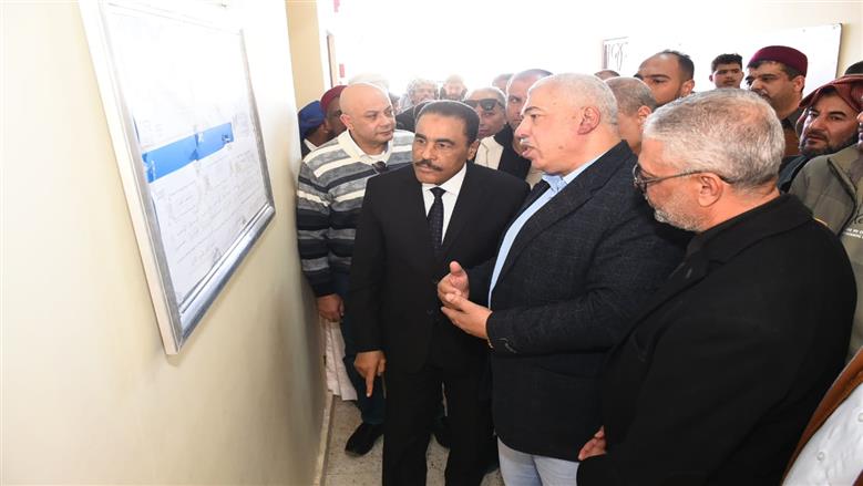 محافظ مطروح خلال افتتاح أعمال تطوير وتوسعة مدرسة أحمد عرابي بقرية المتانة بدينة النجيلة 