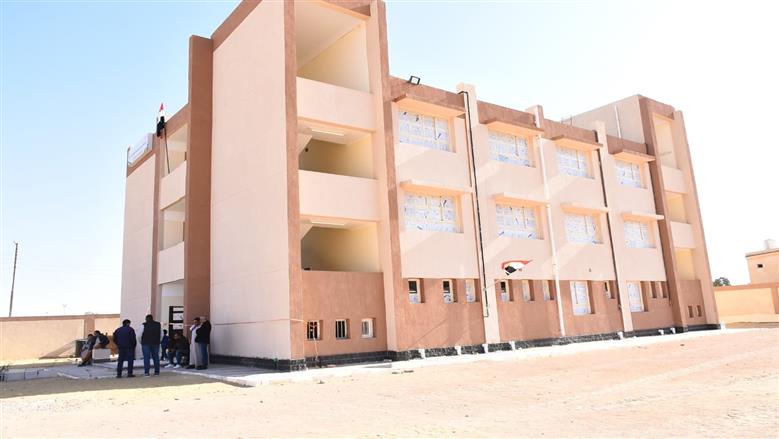 محافظ مطروح خلال افتتاح أعمال تطوير وتوسعة مدرسة أحمد عرابي بقرية المتانة بدينة النجيلة 