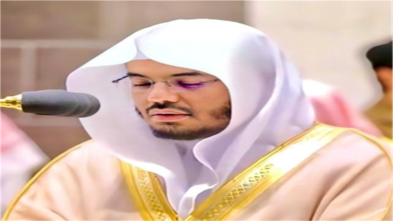 بكاء خطيب المسجد الحرام الشيخ ياسر الدوسرى يهز مشاعر المصلين بالحرم.. فيديو