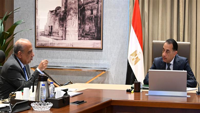 مدبولي يستعرض مع وزير الكهرباء ملفات تطوير المنظومة ومشروع الضبعة النووي