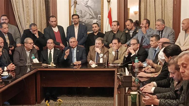 السيد البدوي يتسلم رئاسة حزب الوفد من عبد السند يمامة