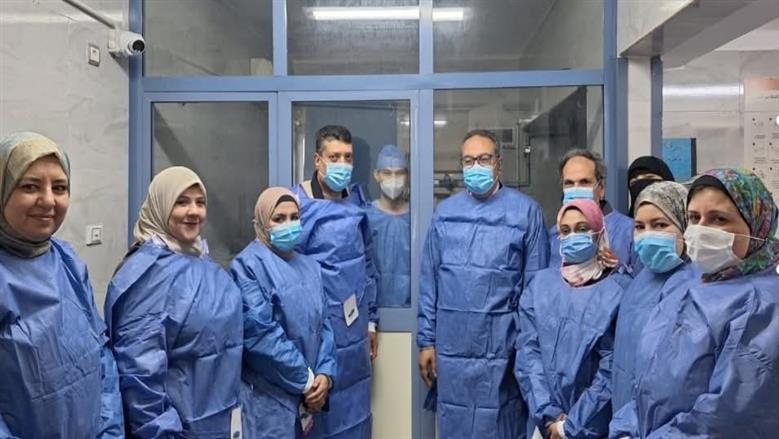عميد طب الزقازيق يتابع الحالة الصحية لآخر حالتي زراعة كلى تم إجراؤهما بنجاح داخل الكلية