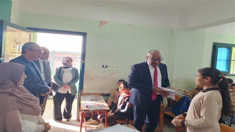 مساعد وزير التعليم يتفقد  انضباط المنظومة بمدارس قها وشدد علي الالتزام المدرسي