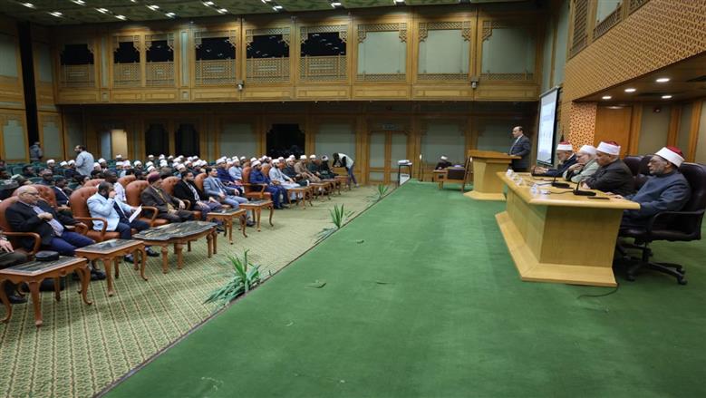 أكاديمية الأزهر العالمية تنظم ندوة «تحويل القبلة.. دروس عصرية» وتكرّم المشاركين في الدورة (140) لإعداد الدعاة