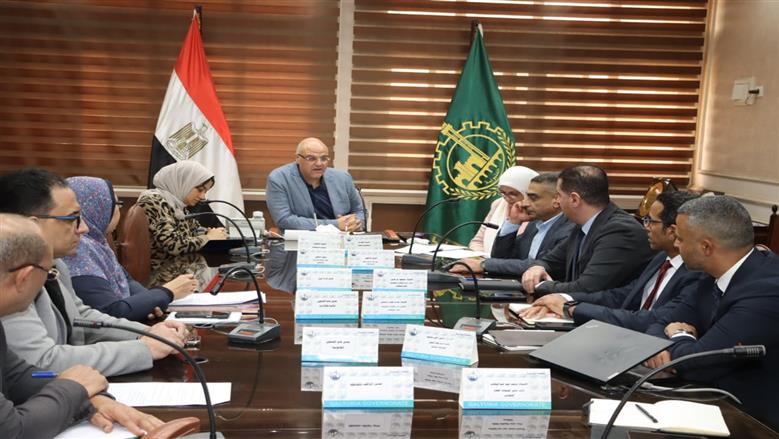 محافظ القليوبية يبحث تعميم منظومة الدفع الإلكتروني «طوالي» بأتوبيسات المحافظة