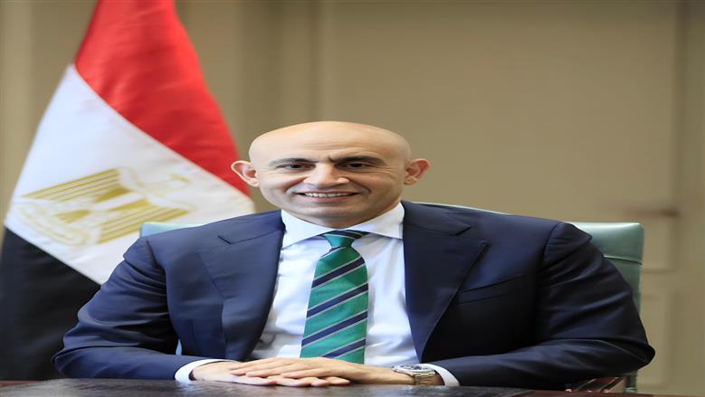 محمد عبداللطيف.. رجل القرارات الصارمة في الميدان الشائك 