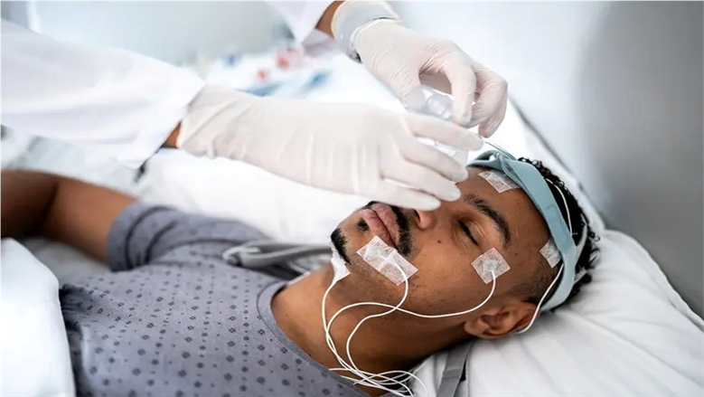 سيد قرارك حتى وأنت نائم.. كيف تتحول الأحلام الواعية إلى عيادة للعلاج النفسي؟