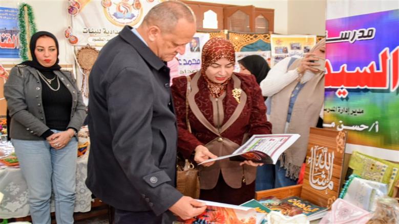 وكيل تعليم بورسعيد يفتتح معرض