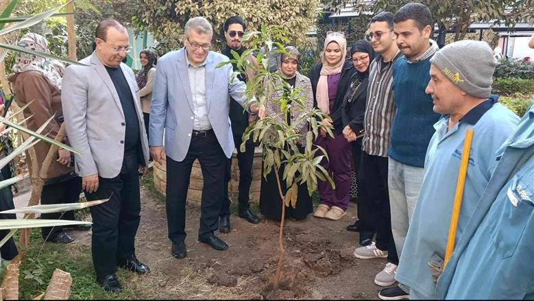 طب بشري بنها تطلق مهرجان الاستدامة والبيئة .. تشجير وزراعة وتجميل
