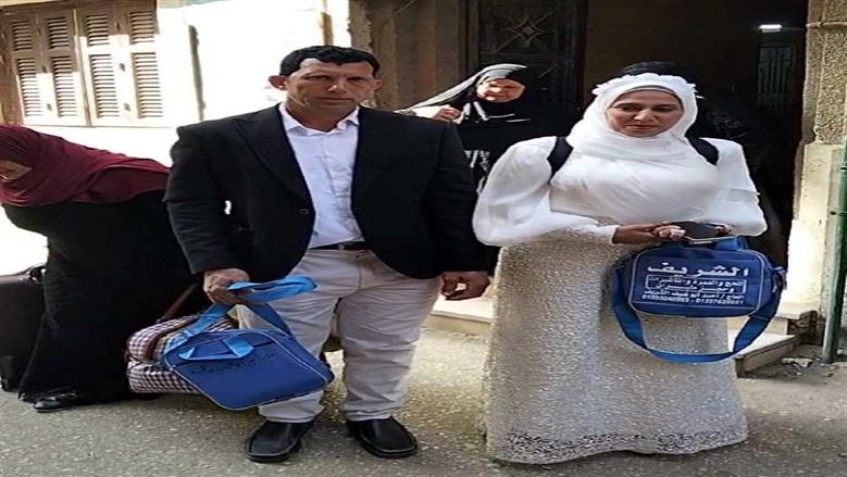 أجمل زفة في أسيوط.. عريس وعروس يختاران بيت الله لبداية حياتهما (فديو)