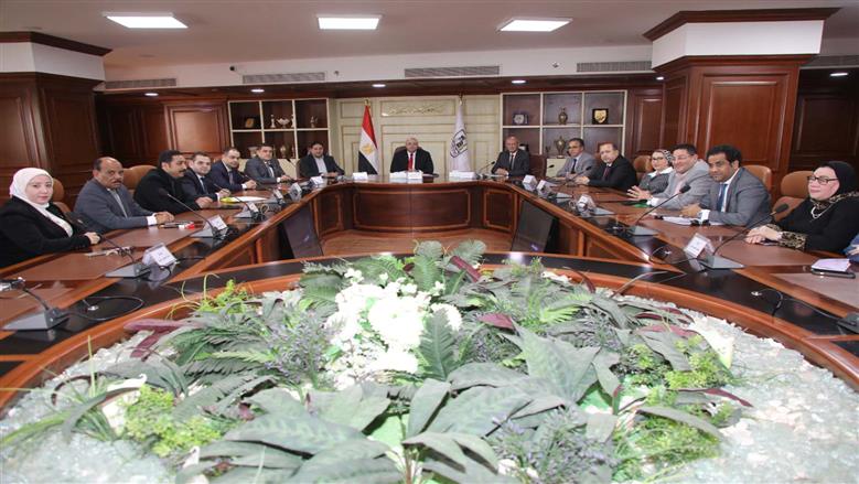 محافظ بني سويف يبحث مع نواب البرلمان آليات التعاون ودعم جهود التنمية