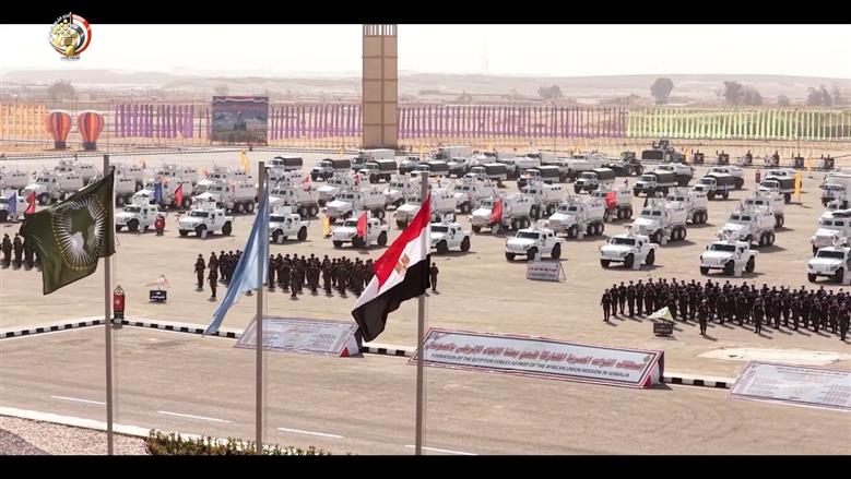 رئيس الصومال ووزير الدفاع يشهدان اصطفاف القوات المصرية ببعثة الاتحاد الأفريقي لدعم الأمن بالصومال (صور وفيديو)