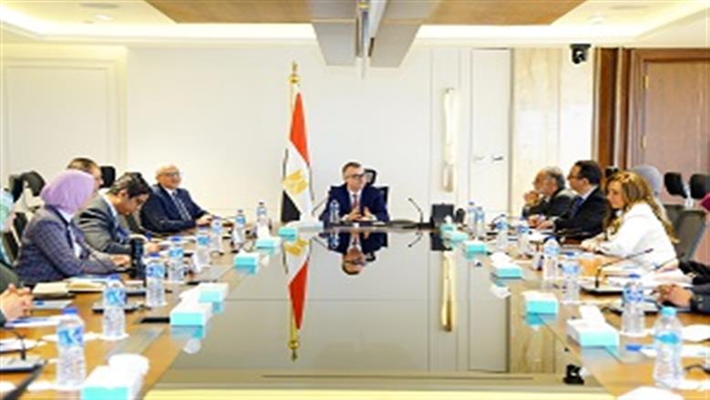 اجتماع وزير التخطيط الجديد