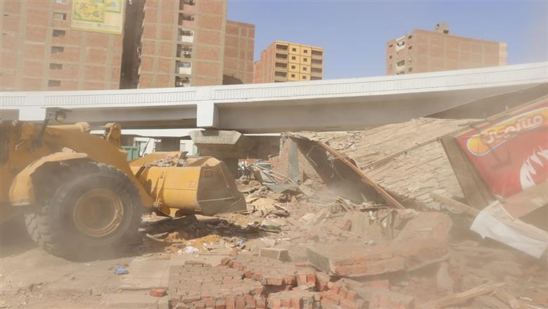 محافظا القليوبية والقاهرة يستكملان الحملة المكبرة لتطهير «منطقة المرج» من العشوائيات.. وإقامة سور حديدي لتأمين حرم الكباري