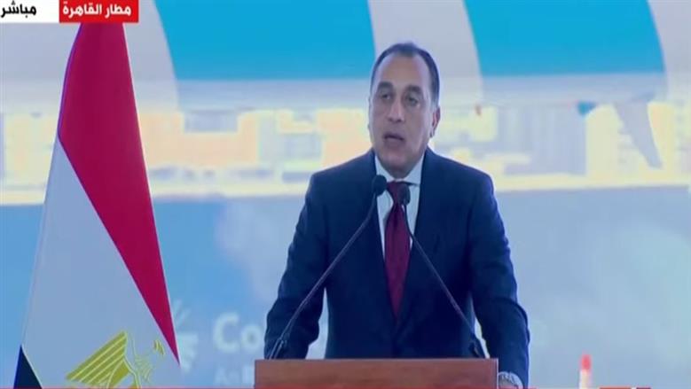 مدبولي: التخلص من منظومة الكارت الورقي للمسافرين في المطار قريبا 
