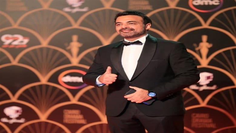 عمرو محمود ياسين يرد على شائعات تغيير تتر مسلسل «وننسى اللي كان»