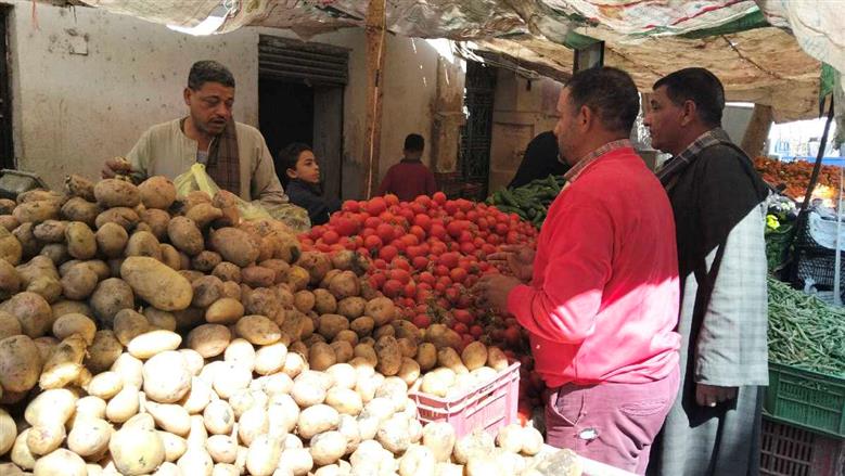 أسواق أسيوط تستعد لشهر رمضان المبارك بوفرة في الخضروات