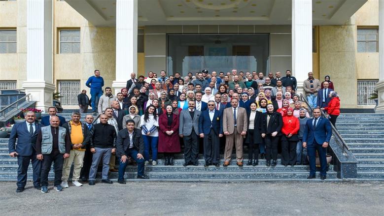 الصور الأخيرة لمحافظ الإسكندرية قبل مغادرته