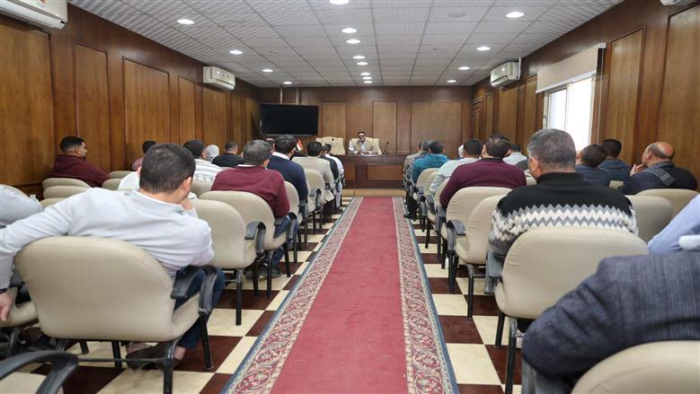 رئيس مياه القليوبية يعقد اجتماعًا موسعًا مع المقاولين لدفع معدلات تنفيذ المشروعات وتذليل المعوقات