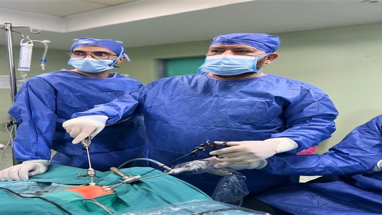 عمره يومان.. جراحة مجهرية تنقذ رضيعا من انسداد مريئي ببنها