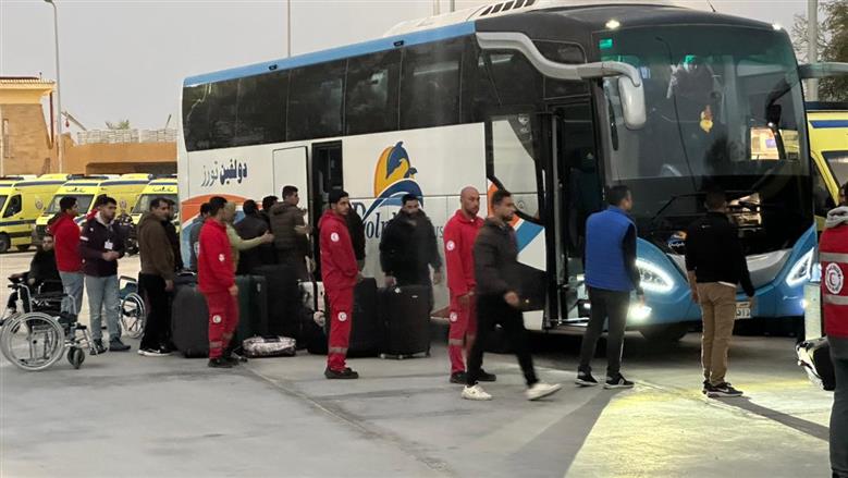 الهلال الأحمر المصري يدفع بأكثر من 250 ألف سلة غذائية ومساعدات شتوية إلى غزة