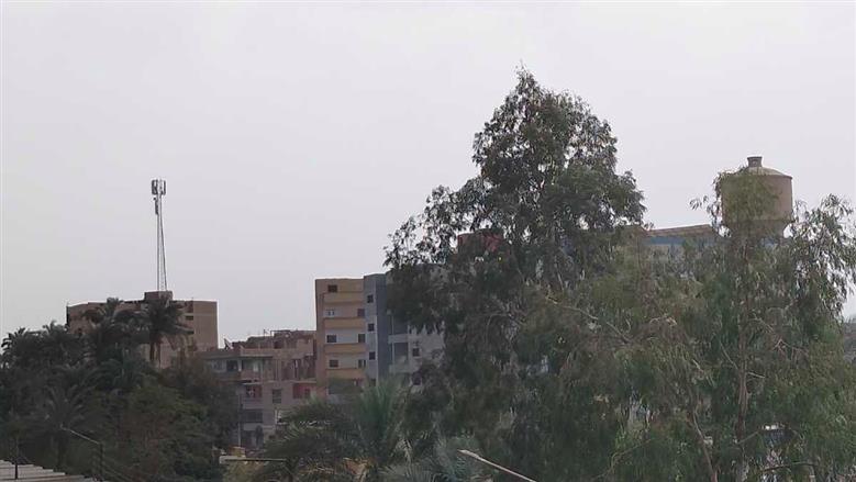 عاجل غيوم كثيفة ورياح تضرب محافظة أسيوط الآن احتمالية نشاط رياح مثيرة للرمال و الأتربة(صور )