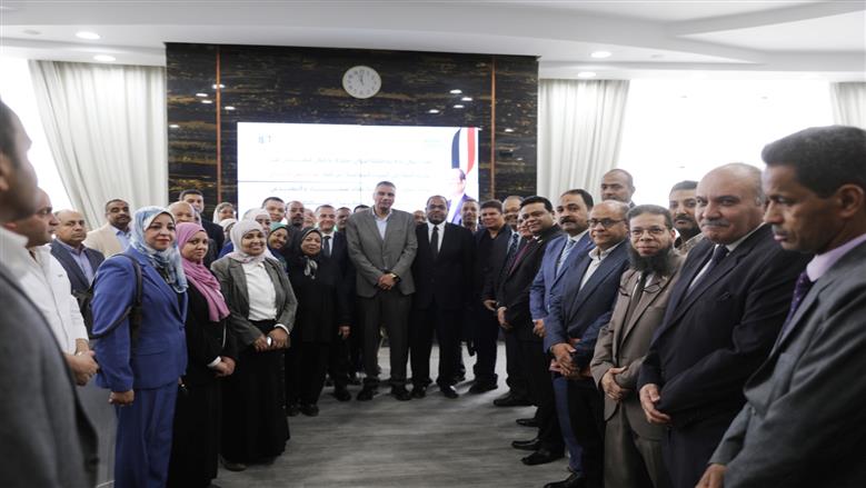 محافظ أسوان السابق يودع الأهالي: معدنكم أصيل.. ونجحنا سويا بروح الفريق الواحد