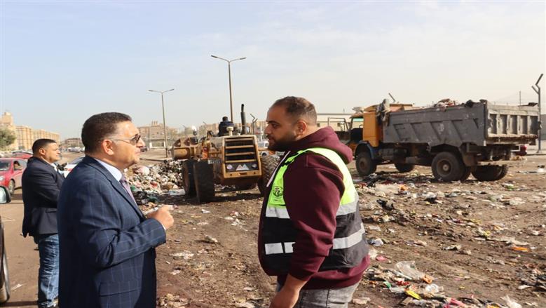 في اول يوم عمل ميداني... محافظ القليوبية يُجري جولة مفاجئة صباحية بحي شرق شبرا الخيمة لمتابعة أعمال النظافة والانضباط الإداري