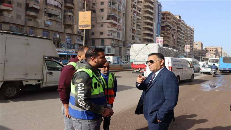 محافظ القليوبية يُسلم كراسي متحركة ودراجة بخارية لعدد من ذوي الهمم