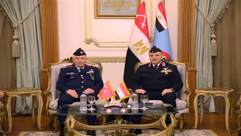 قائد القوات الجوية يلتقى نظيره التركي ويبحثان عددا من الملفات ذات الاهتمام المشترك
