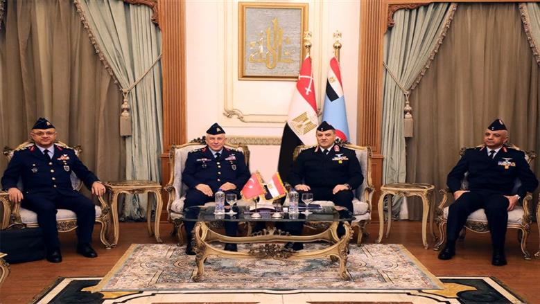 قائد القوات الجوية يلتقى نظيره التركي ويبحثان عددا من الملفات ذات الاهتمام المشترك
