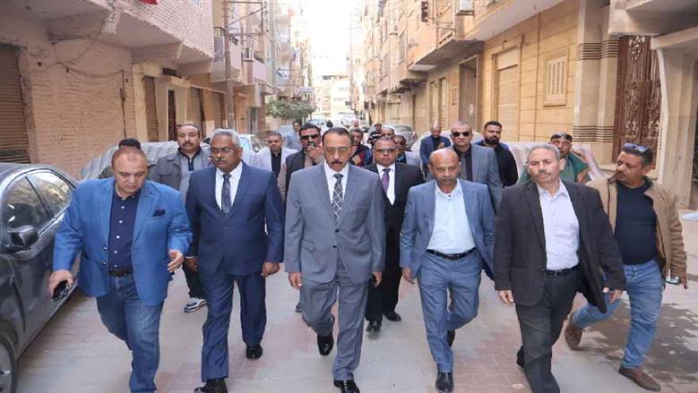 محافظ سوهاج يبدأ أولى جولاته الميدانية بتفقد الشوارع والمستشفيات