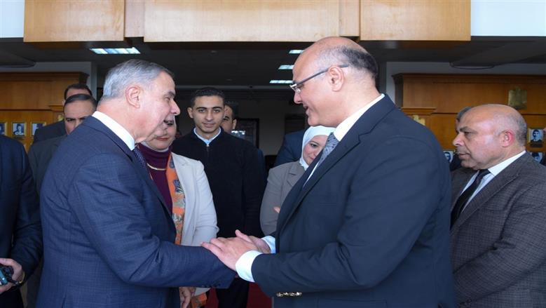 تكريم الفريق أحمد خالد من محافظ الإسكندرية
