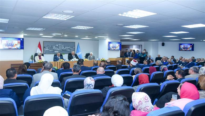 تكريم الفريق أحمد خالد من محافظ الإسكندرية