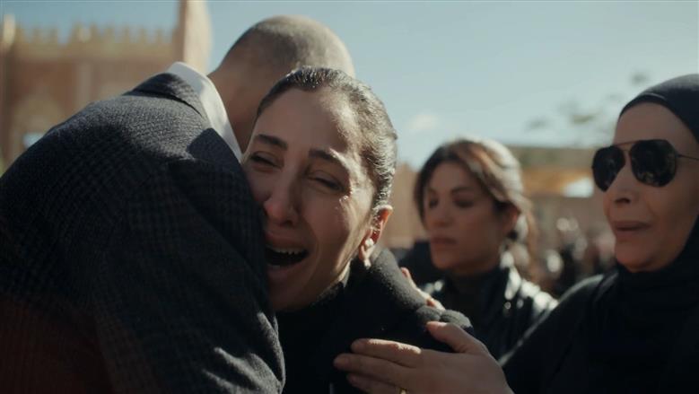 طلاق آسر ياسين ومحاولة دينا الشربيني إنهاء حياتها.. مفاجآت مسلسل اتنين غيرنا