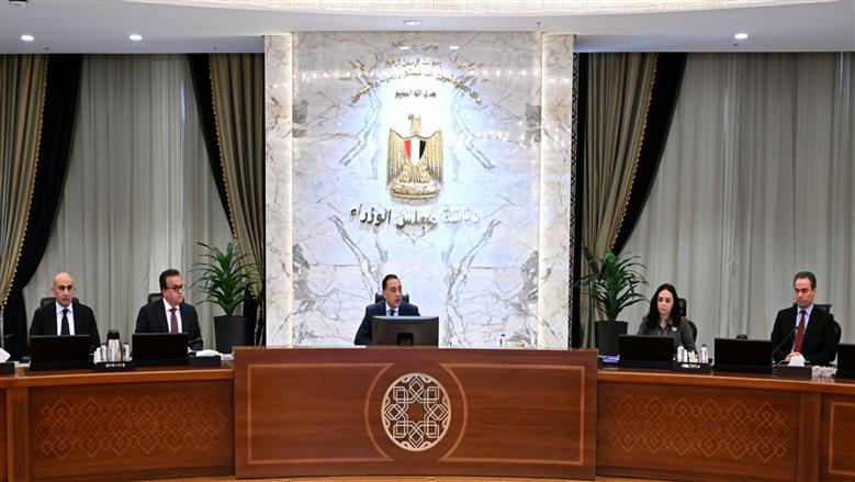 بتوجيهات رئاسية.. الحكومة تناقش إجراءات حماية الأطفال من مخاطر منصات التواصل