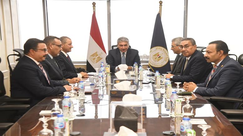 وزير السياحة يشدد على ضرورة رفع كفاءة العاملين بالمجلس الأعلى للآثار