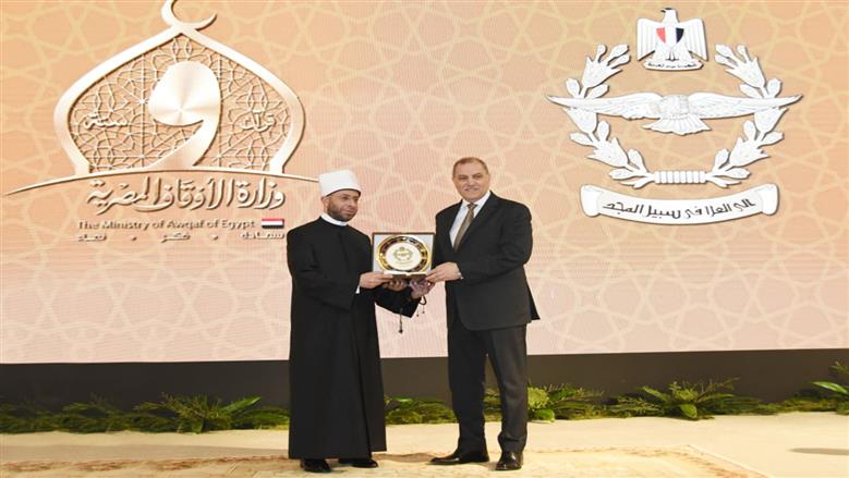 في إطار حرص القوات المسلحة على مَدّ جسور التواصل الثقافي والمعرفي مع كافة الوزارات المعنية بالدولة نظمت القوات الجوية ندوة تثقيفية دينية بعنوان