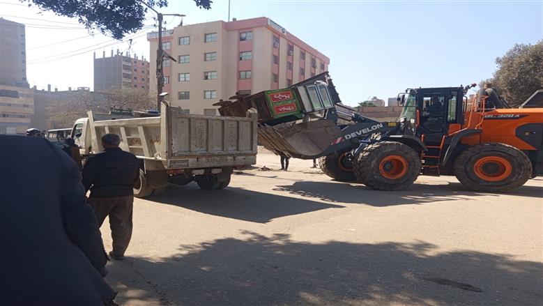 رفع 25 طن مخلفات في حملة مكبرة لمتابعة النظافة ورفع الإشغالات بشرق شبرا و بنها